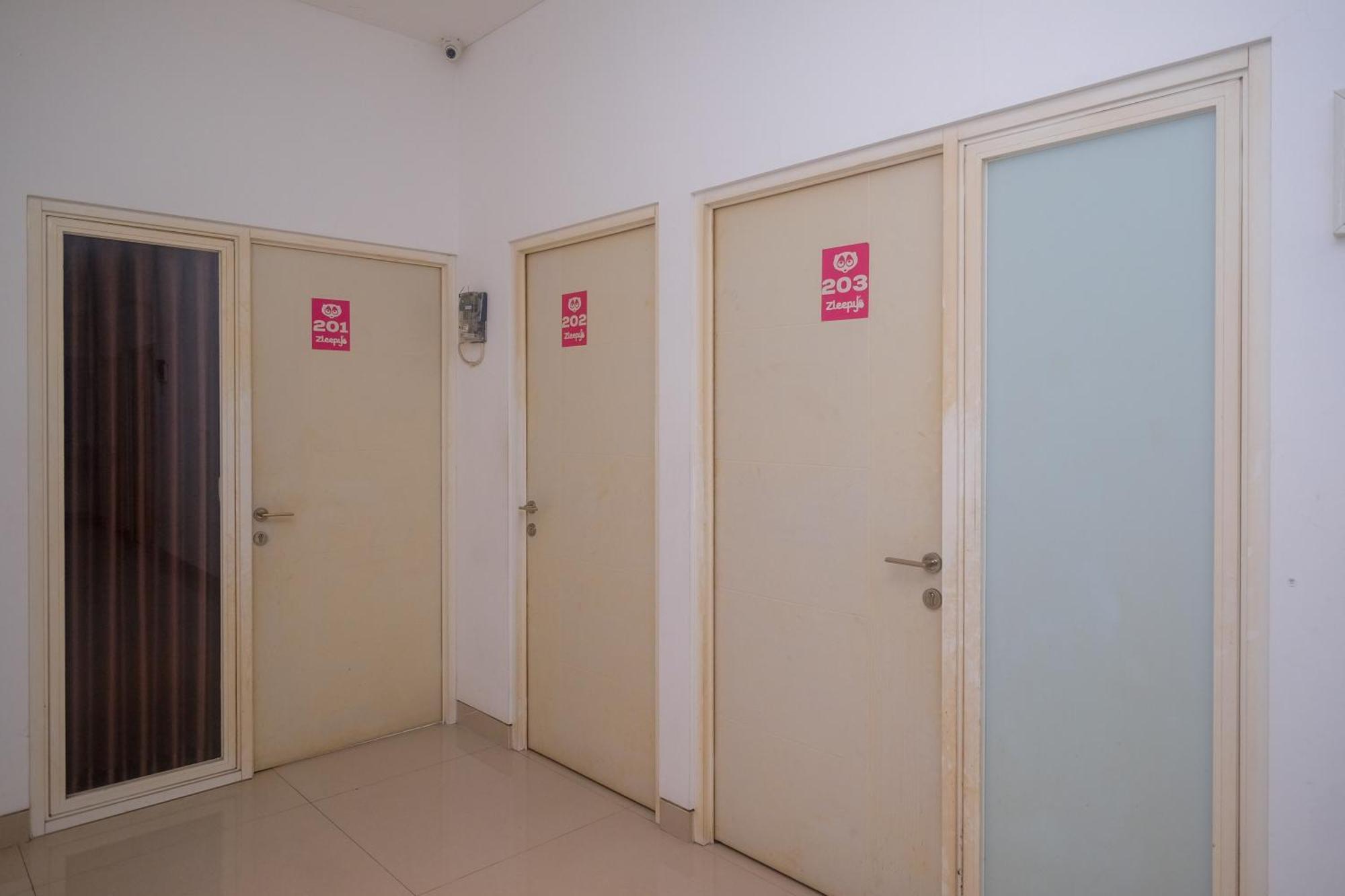 Hotel Reddoorz Syariah Near Simpang Lima Semarang Jomblang Zewnętrze zdjęcie