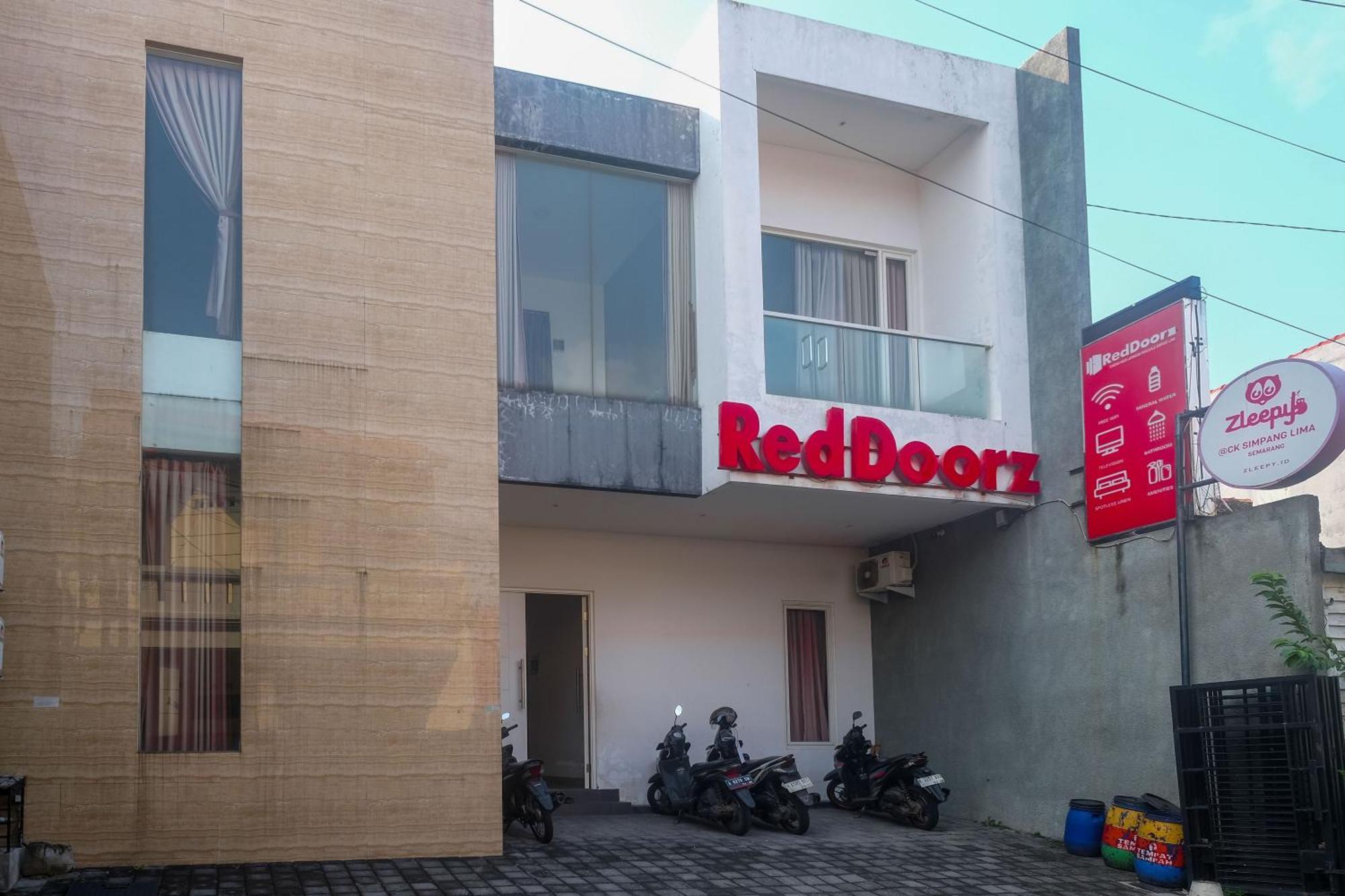 Hotel Reddoorz Syariah Near Simpang Lima Semarang Jomblang Zewnętrze zdjęcie