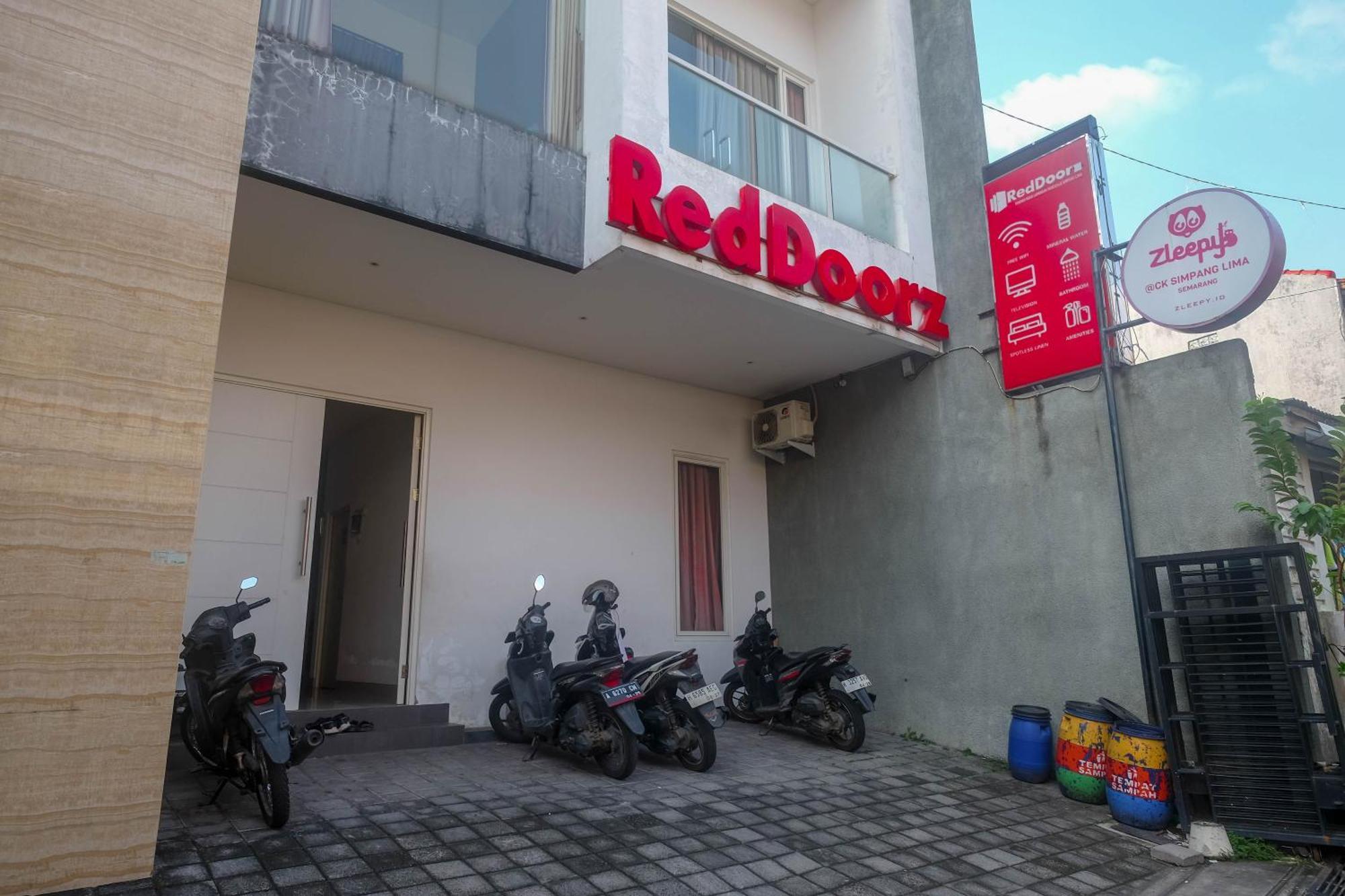 Hotel Reddoorz Syariah Near Simpang Lima Semarang Jomblang Zewnętrze zdjęcie