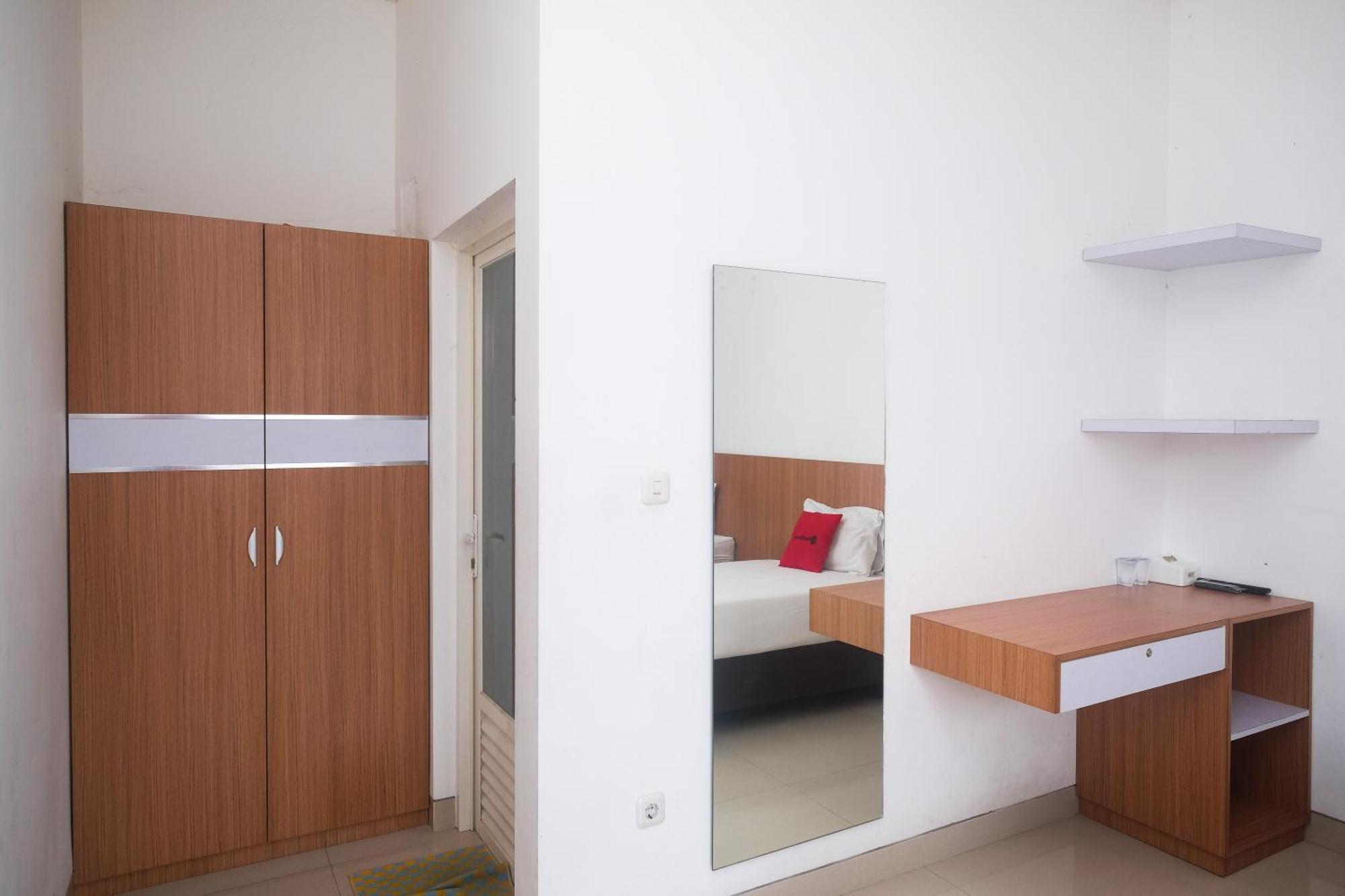 Hotel Reddoorz Syariah Near Simpang Lima Semarang Jomblang Zewnętrze zdjęcie