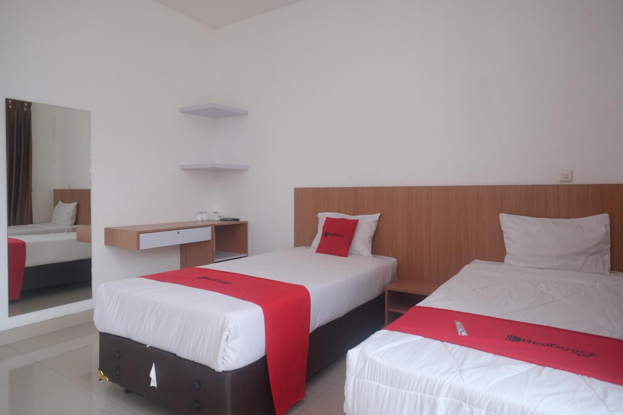 Hotel Reddoorz Syariah Near Simpang Lima Semarang Jomblang Zewnętrze zdjęcie