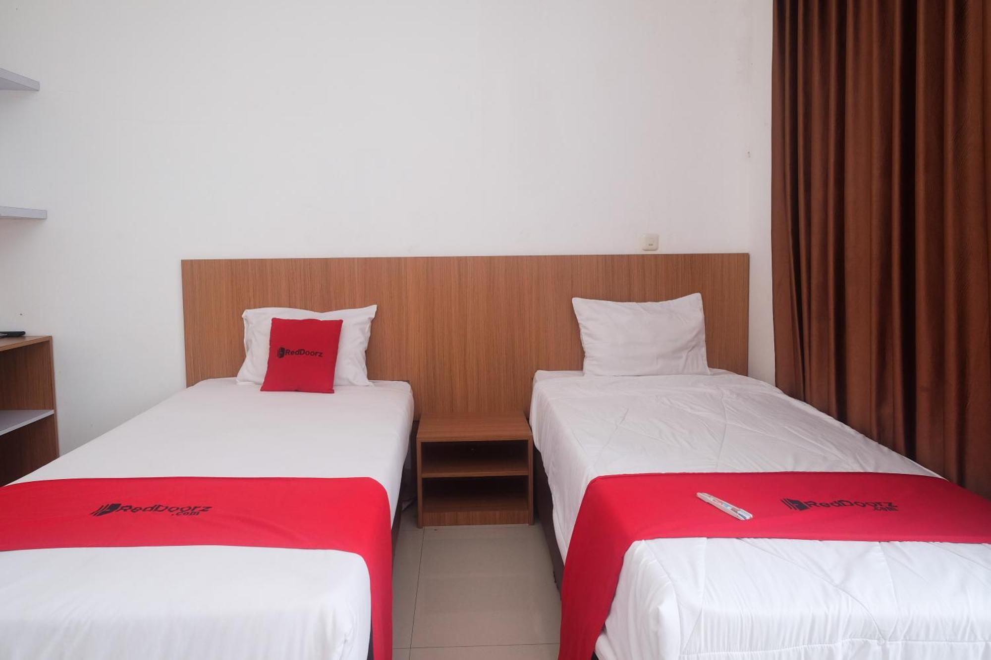 Hotel Reddoorz Syariah Near Simpang Lima Semarang Jomblang Zewnętrze zdjęcie