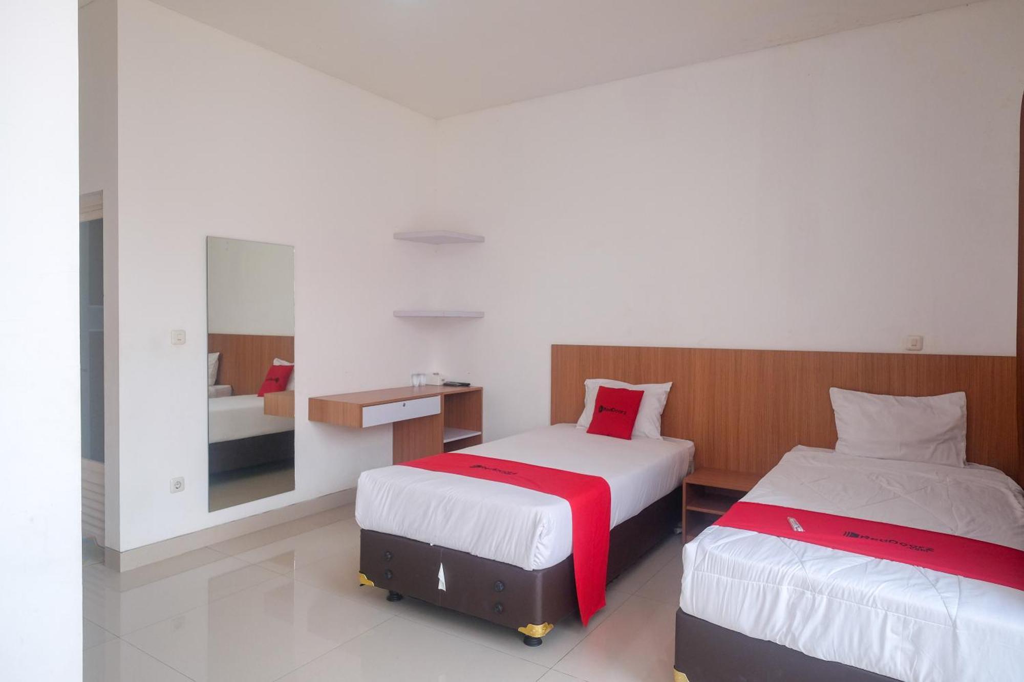 Hotel Reddoorz Syariah Near Simpang Lima Semarang Jomblang Zewnętrze zdjęcie