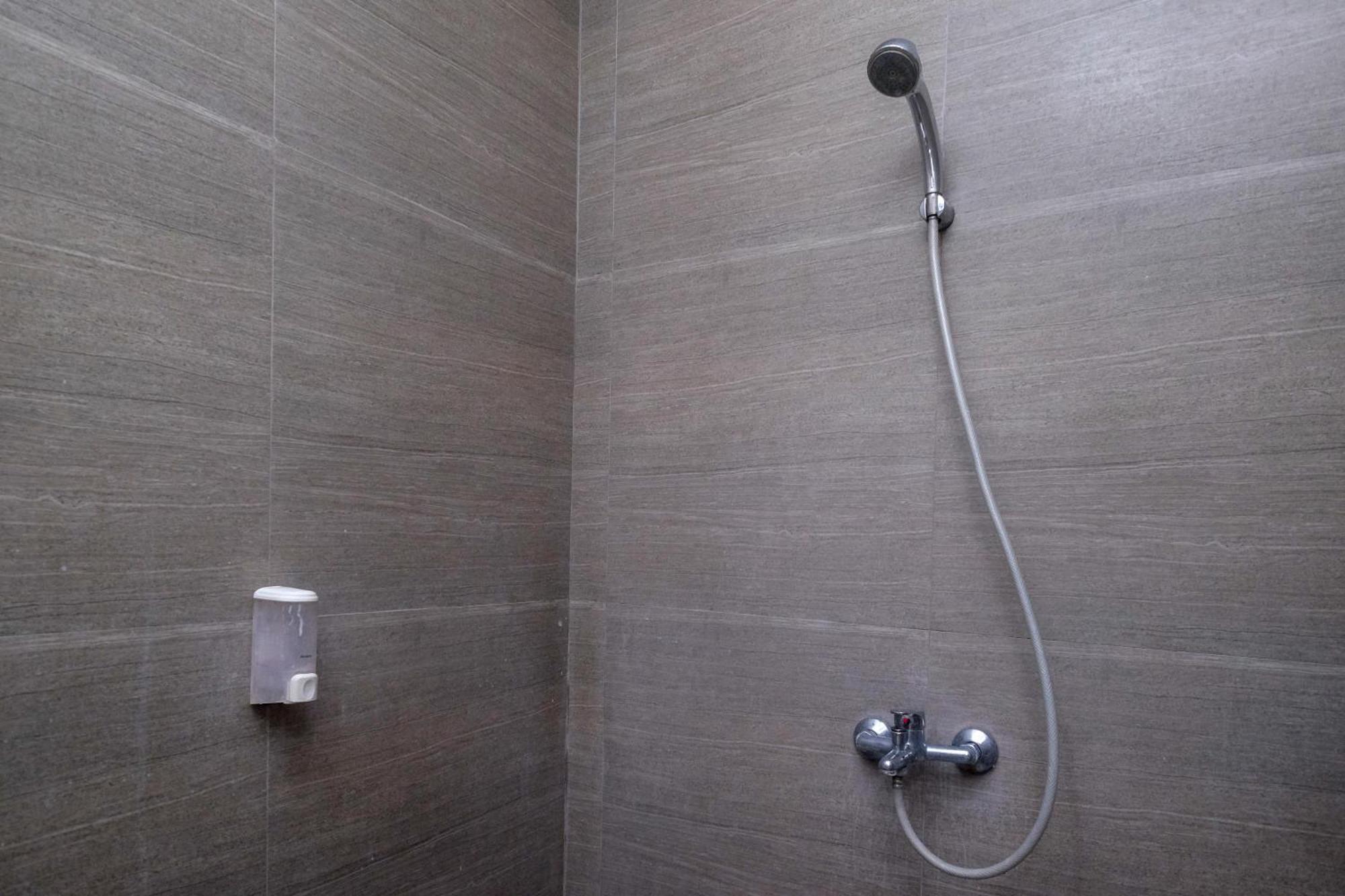 Hotel Reddoorz Syariah Near Simpang Lima Semarang Jomblang Zewnętrze zdjęcie