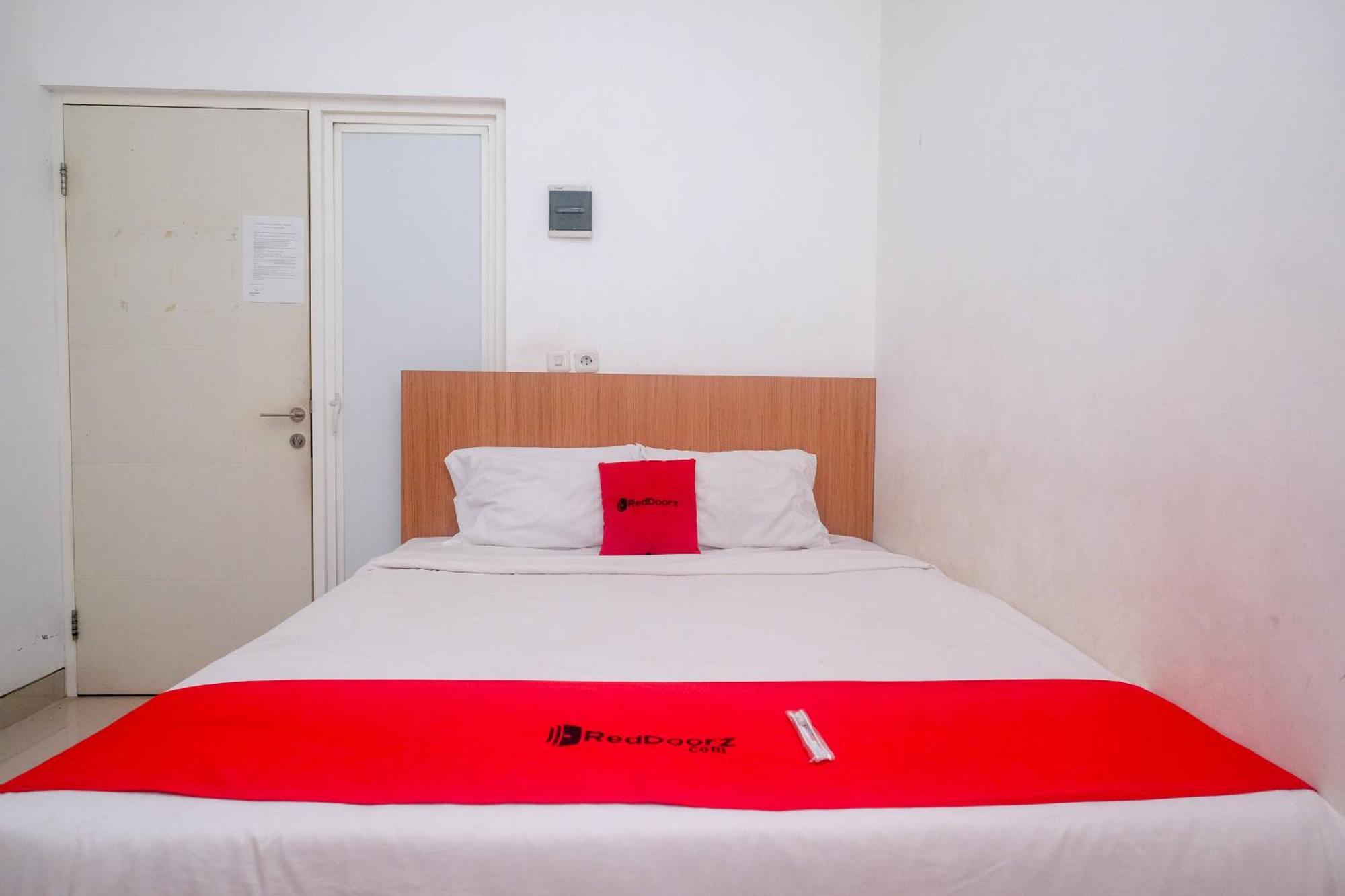 Hotel Reddoorz Syariah Near Simpang Lima Semarang Jomblang Zewnętrze zdjęcie